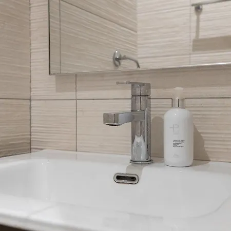 Hermes With Private Parking Триест