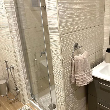Hermes With Private Parking Apartment Trieste