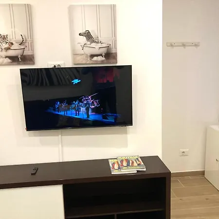 Hermes With Private Parking *