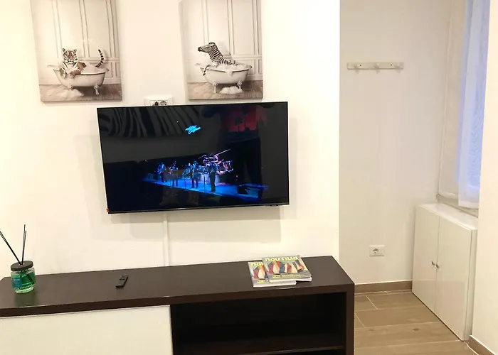 Hermes With Private Parking *